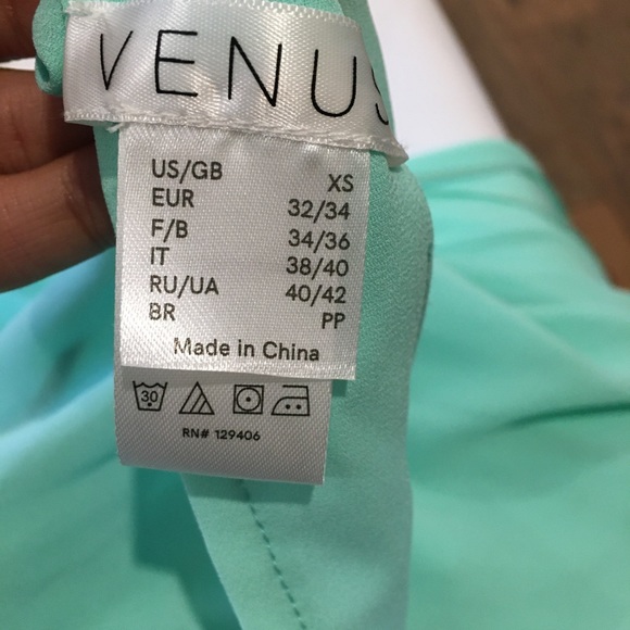 New Venus top Size XS , high low chain detail top in mint - Picture 2 of 3